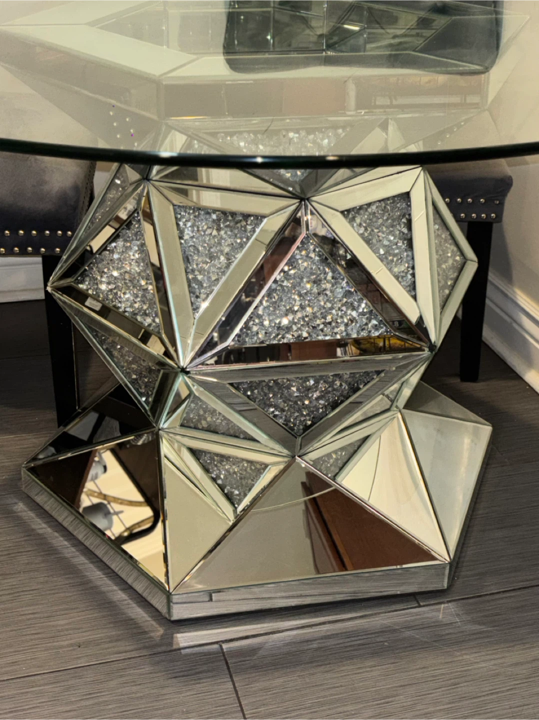 Glass Top Mirrored Crushed Diamond Pedestal Dining Table - photo 3
