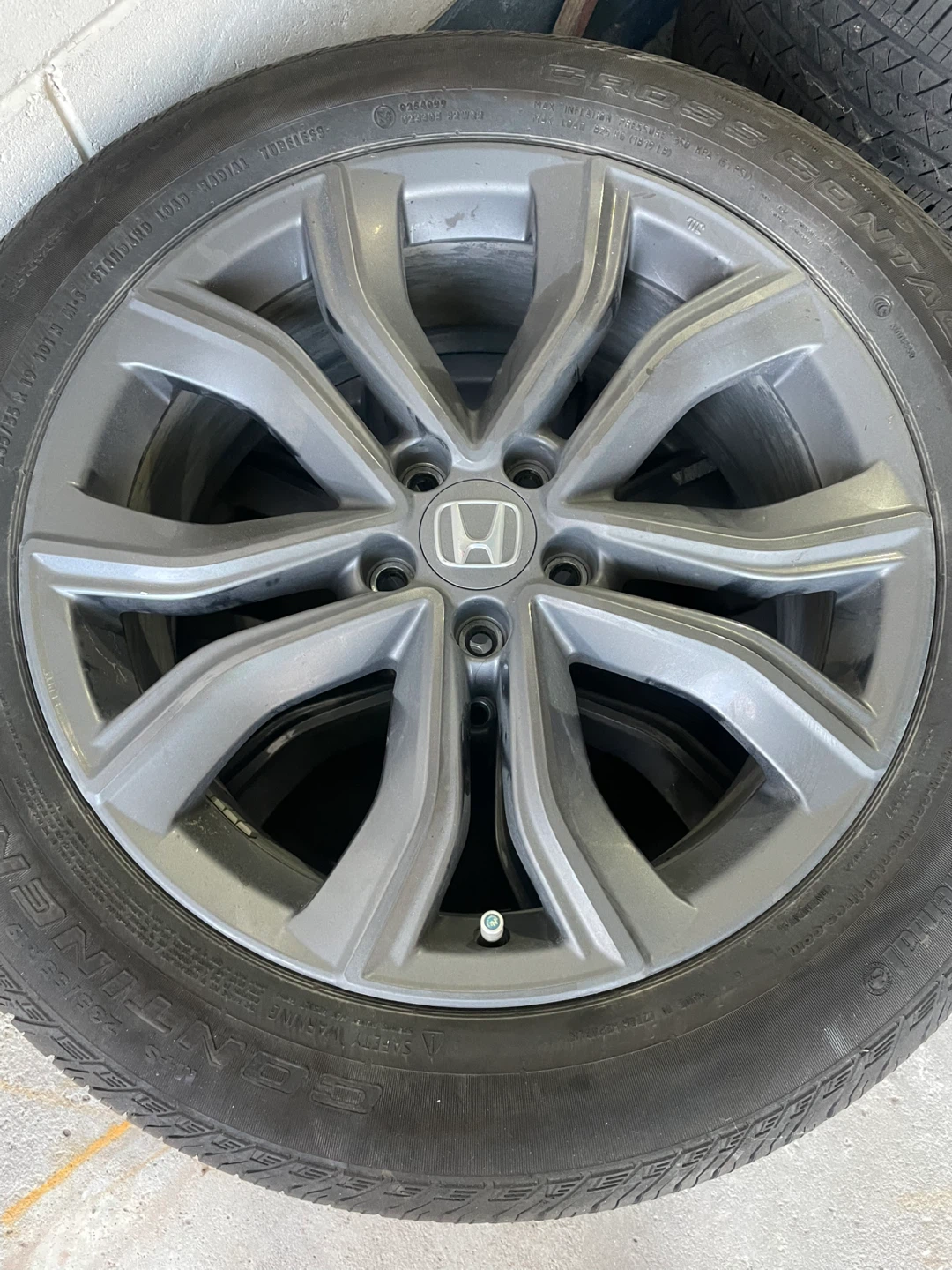 Set of 4 Honda Alloy Wheels with Continental Tires 235/55 R19
