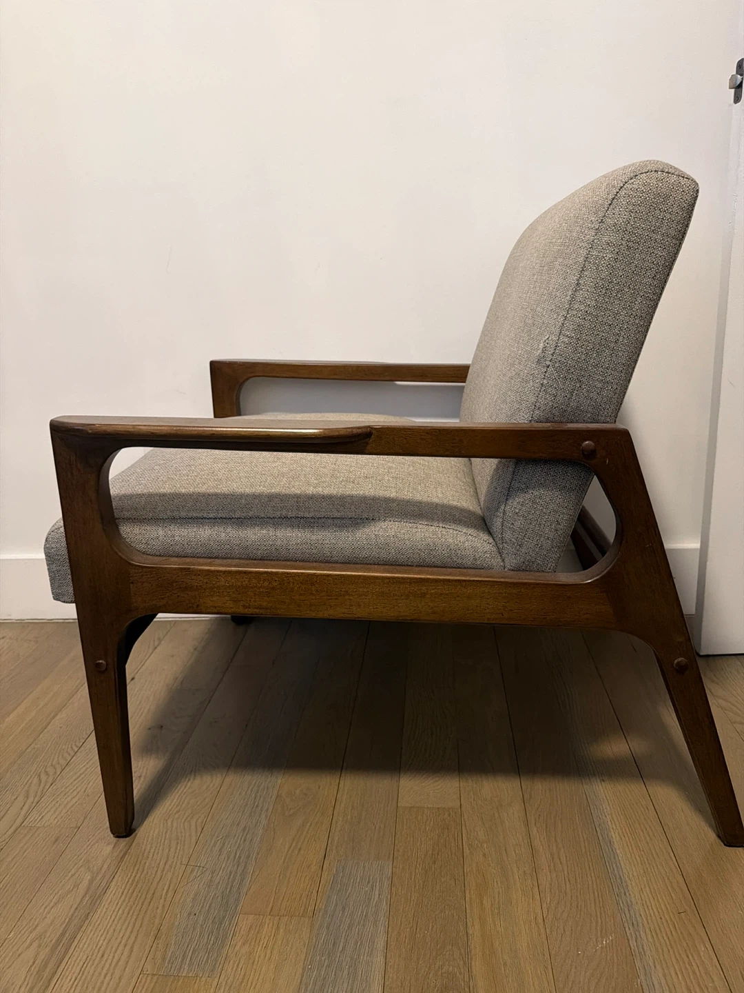 Mid-Century Accent Armchair - Gray Fabric & Wood Frame - photo 2