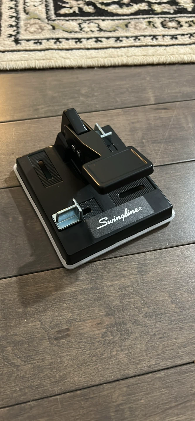 Swingline Black Desktop Lever Punch - photo 2