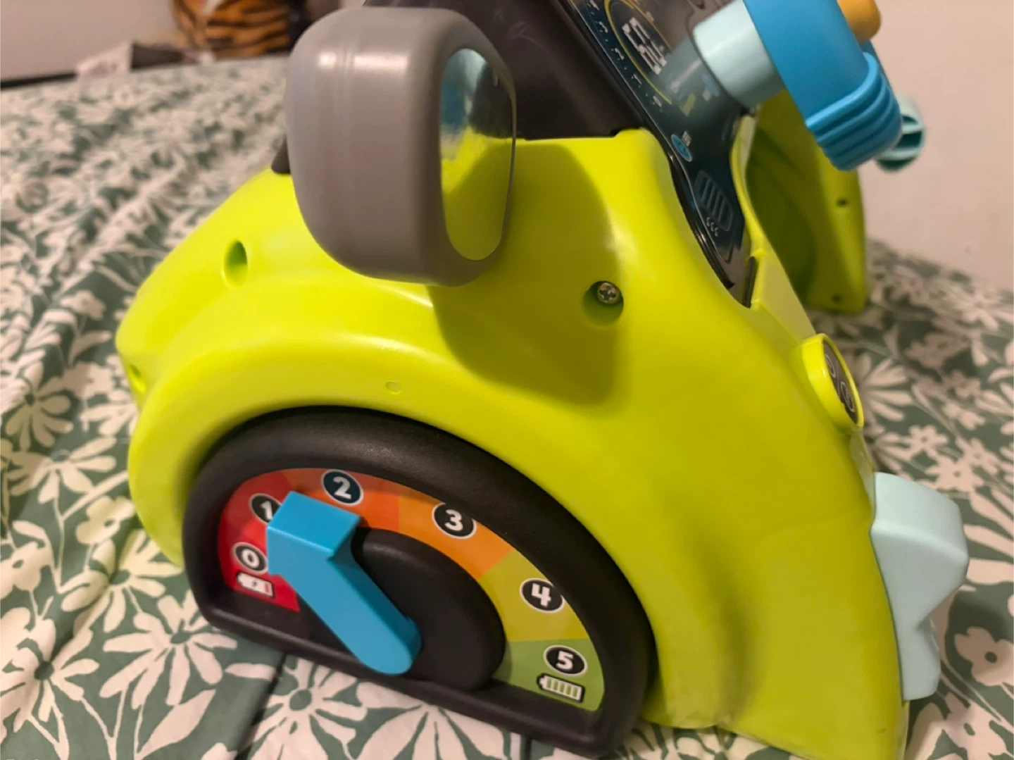 Fisher-Price Laugh & Learn Smart Car Ride-On Toy - photo 5