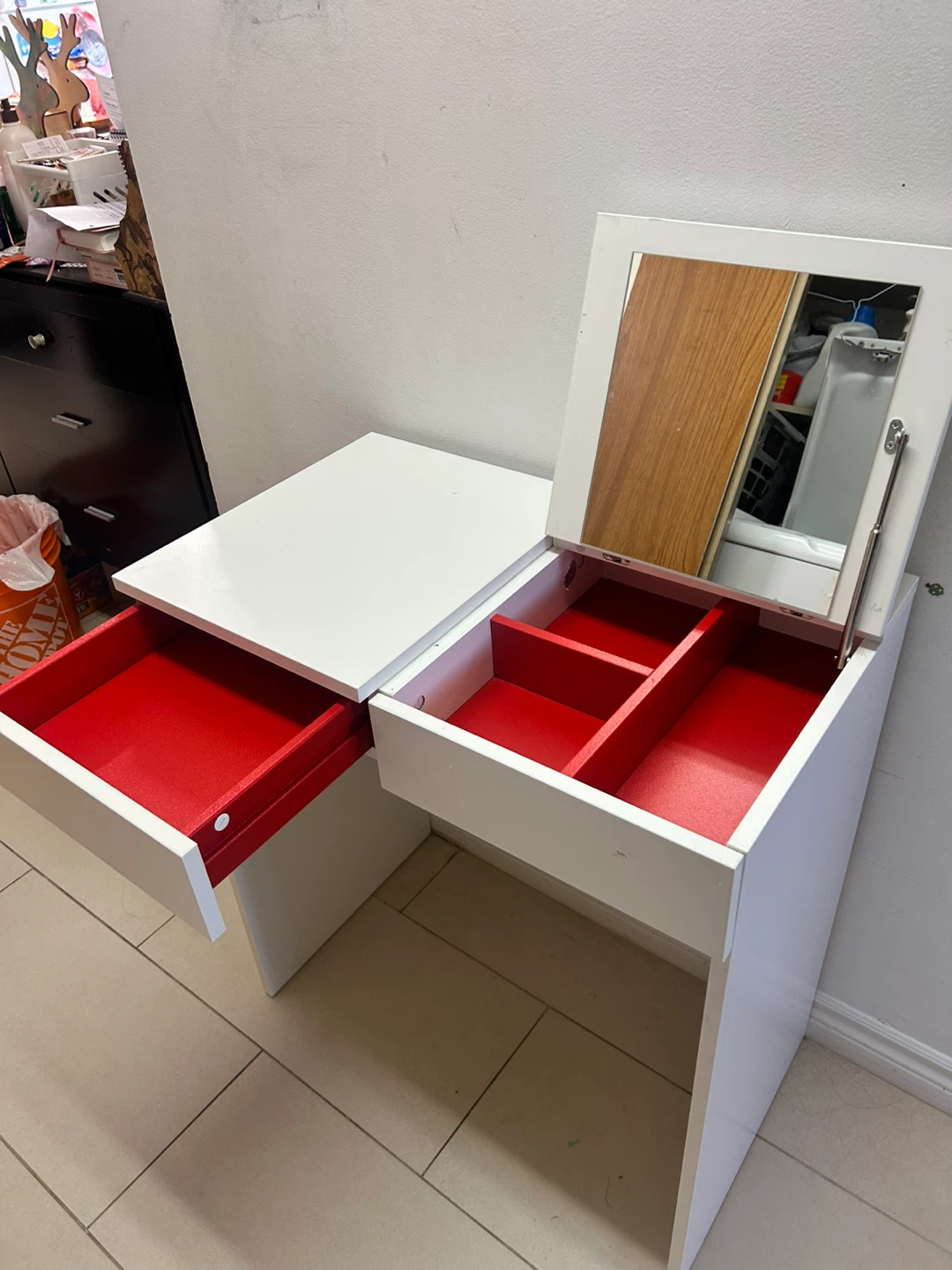 vanity table - photo 3