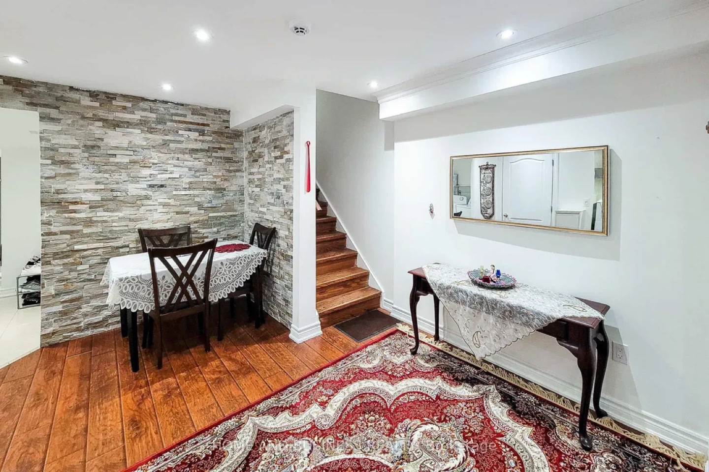 Rent Basement in Mississauga - photo 4