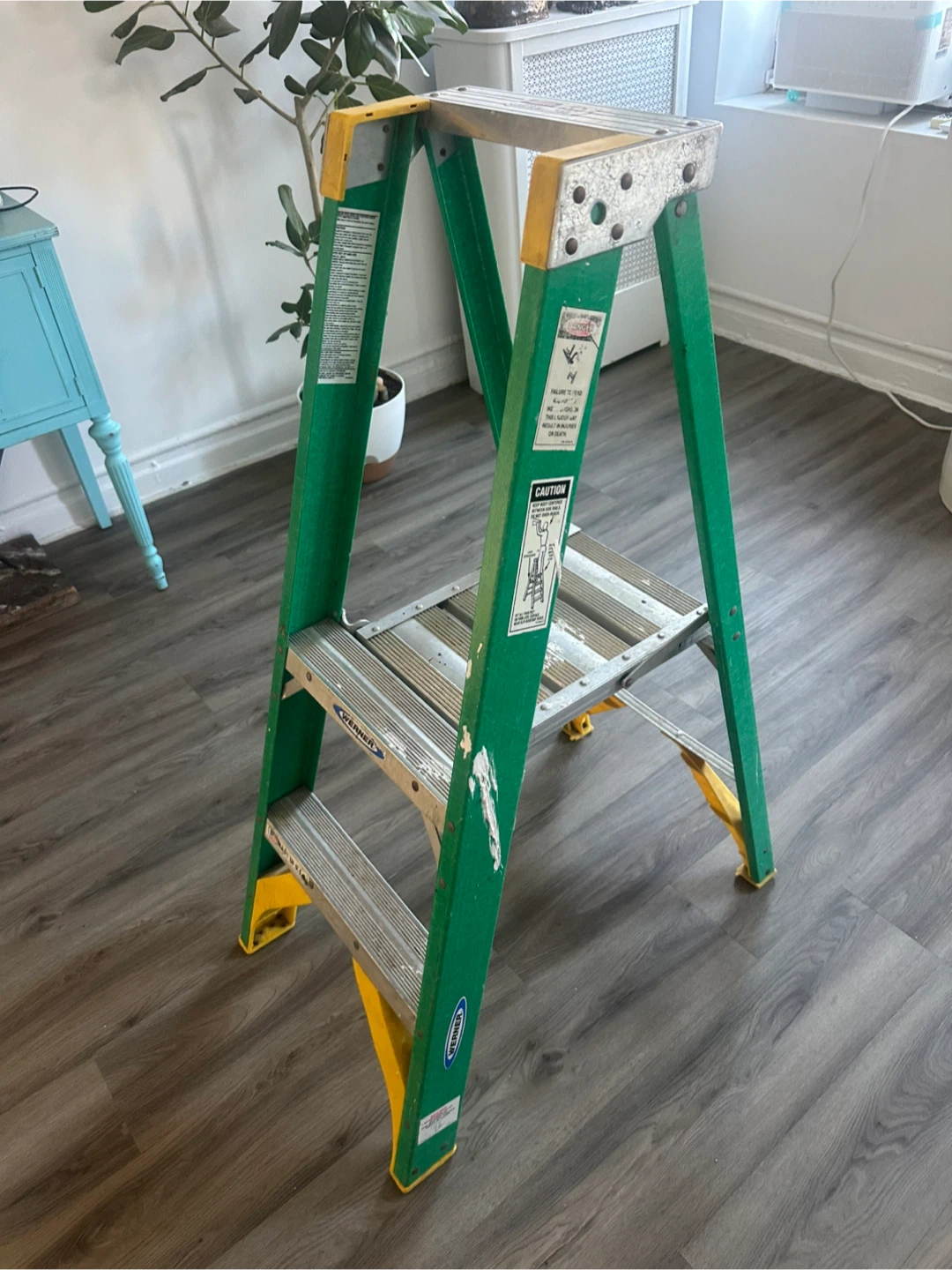 Werner 2 ft. Fiberglass Step Ladder - photo 2