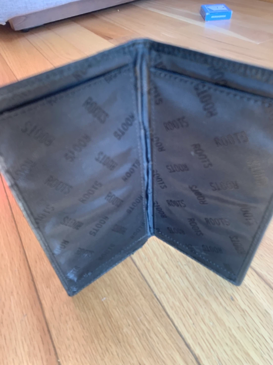Roots Black Leather Bifold Wallet - photo 2