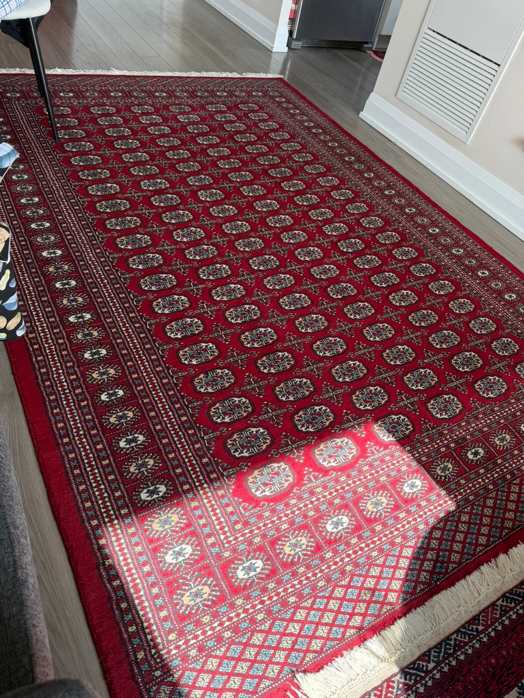 Beautiful Red Persian Style Rug – Clean & Great Condition