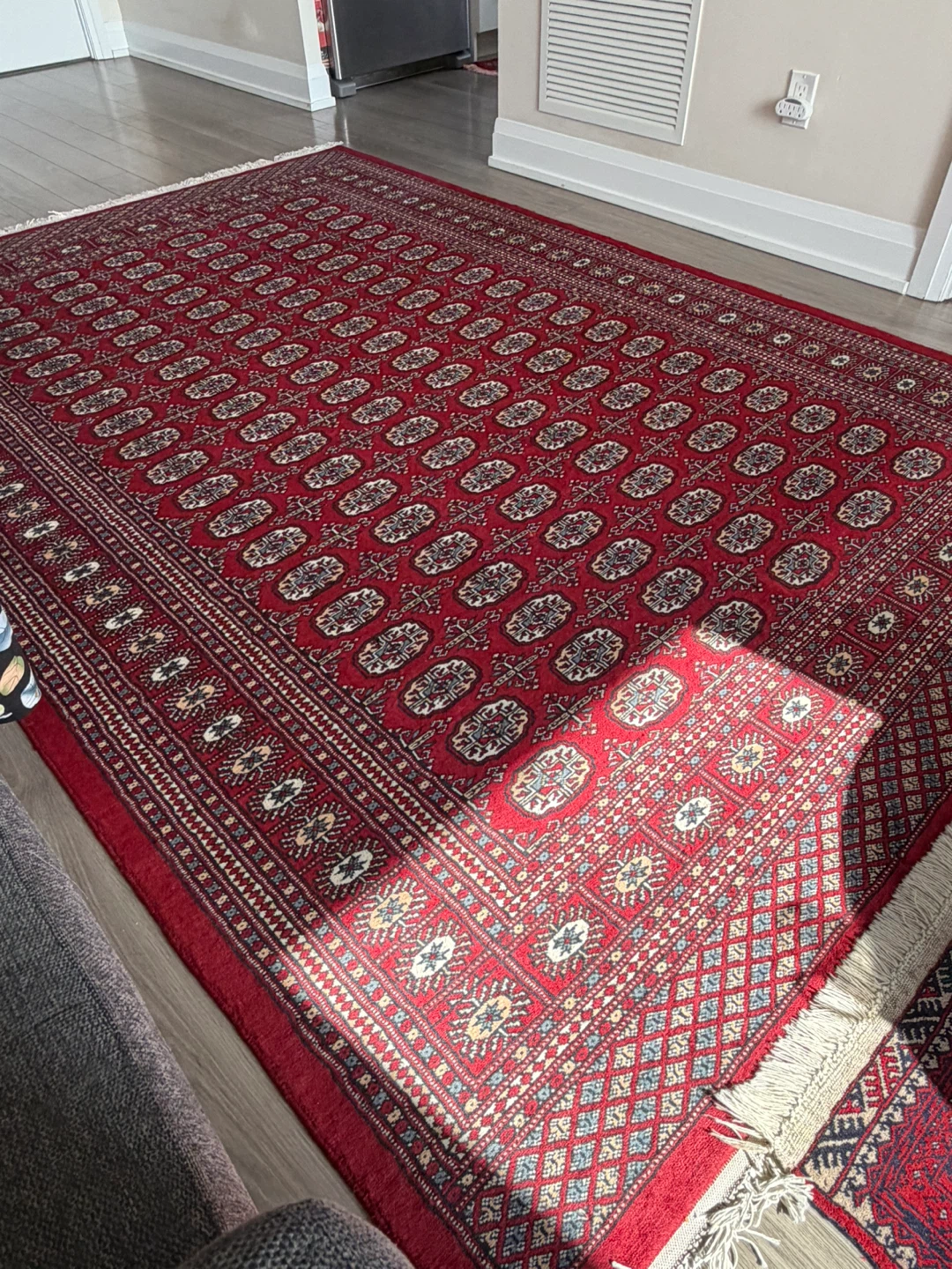 Beautiful Red Persian Style Rug – Clean & Great Condition - photo 2