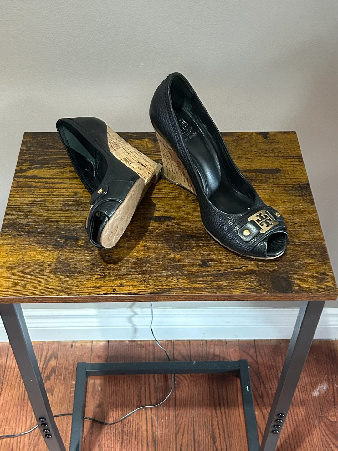 Tory Burch Black Leather Peep-Toe Wedge Heels Size 8M - photo 4