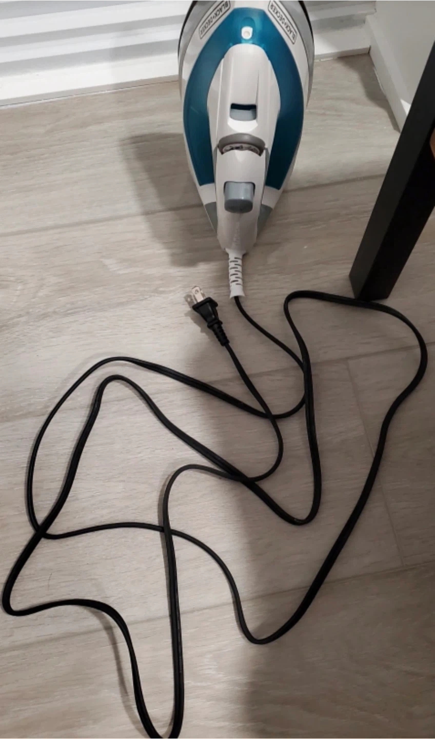 BLACK+DECKER Steam Iron - photo 3