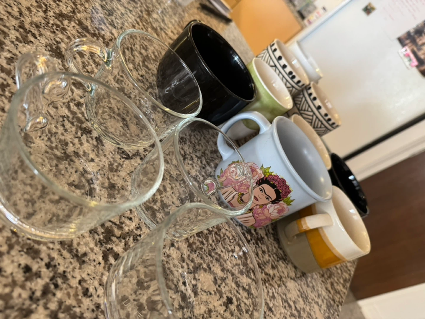 Assorted mugs and cups - photo 2