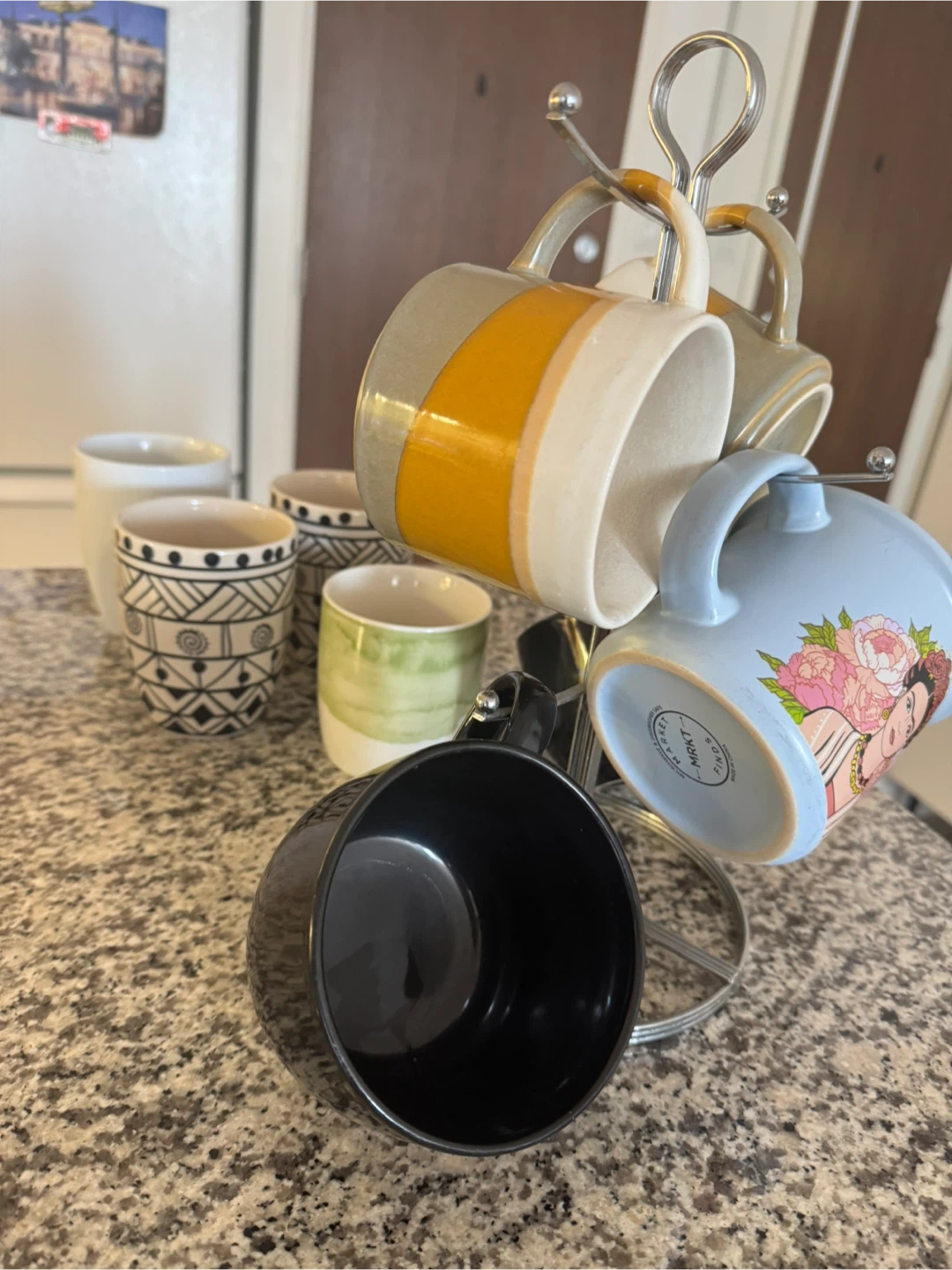 Assorted mugs and cups - photo 3