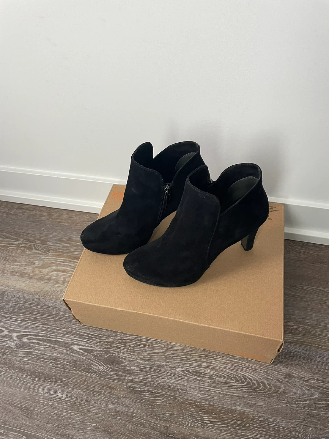 Tamaris Black Suede Ankle Boots - photo 3