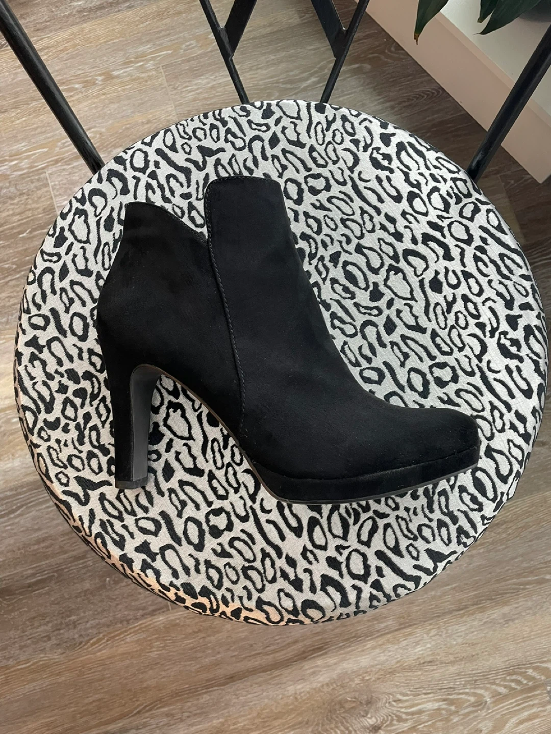 Tamaris Black Suede Ankle Boots - photo 2