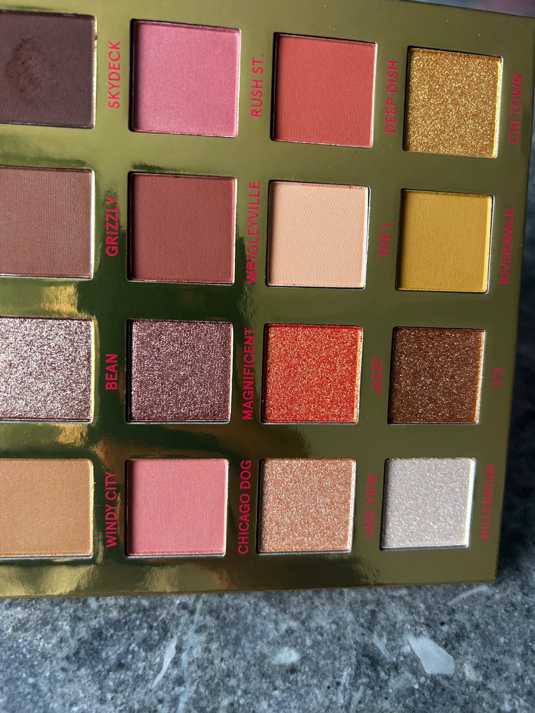 BH Cosmetics Chillin' in Chicago 16 Color Shadow Palette - photo 4