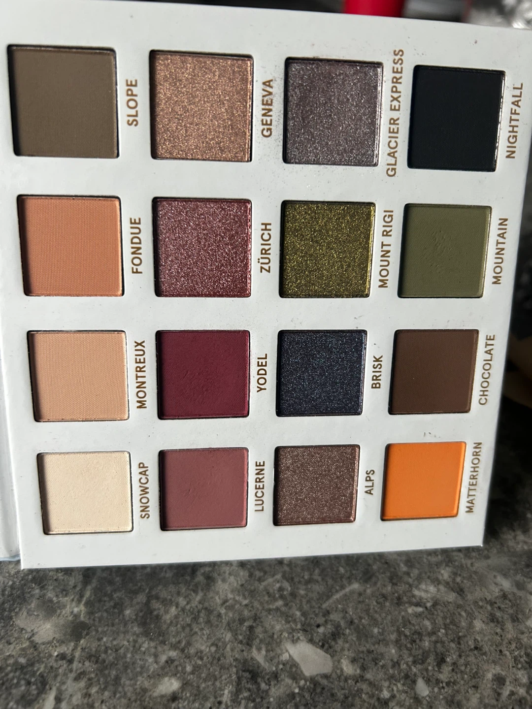 BH Cosmetics Smitten in Switzerland 16 Color Shadow Palette - photo 4
