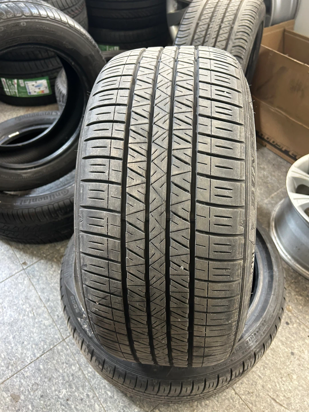 2 Dunlop Tire 225/40R18 88V