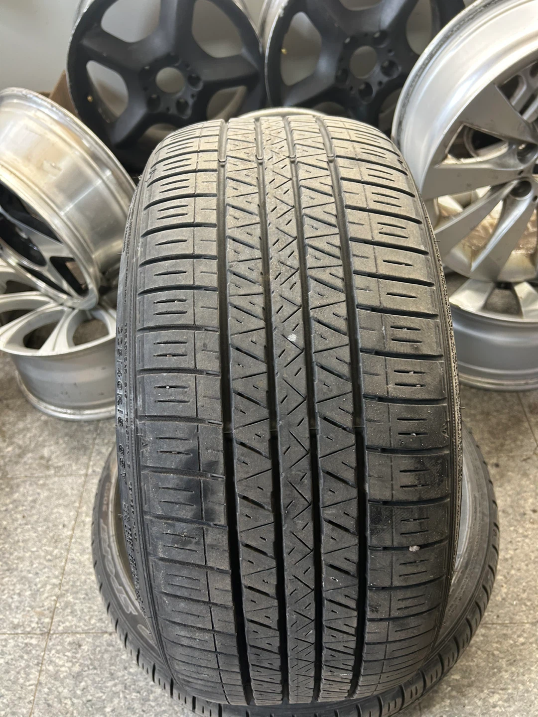 2 Dunlop Tire 225/40R18 88V - photo 2
