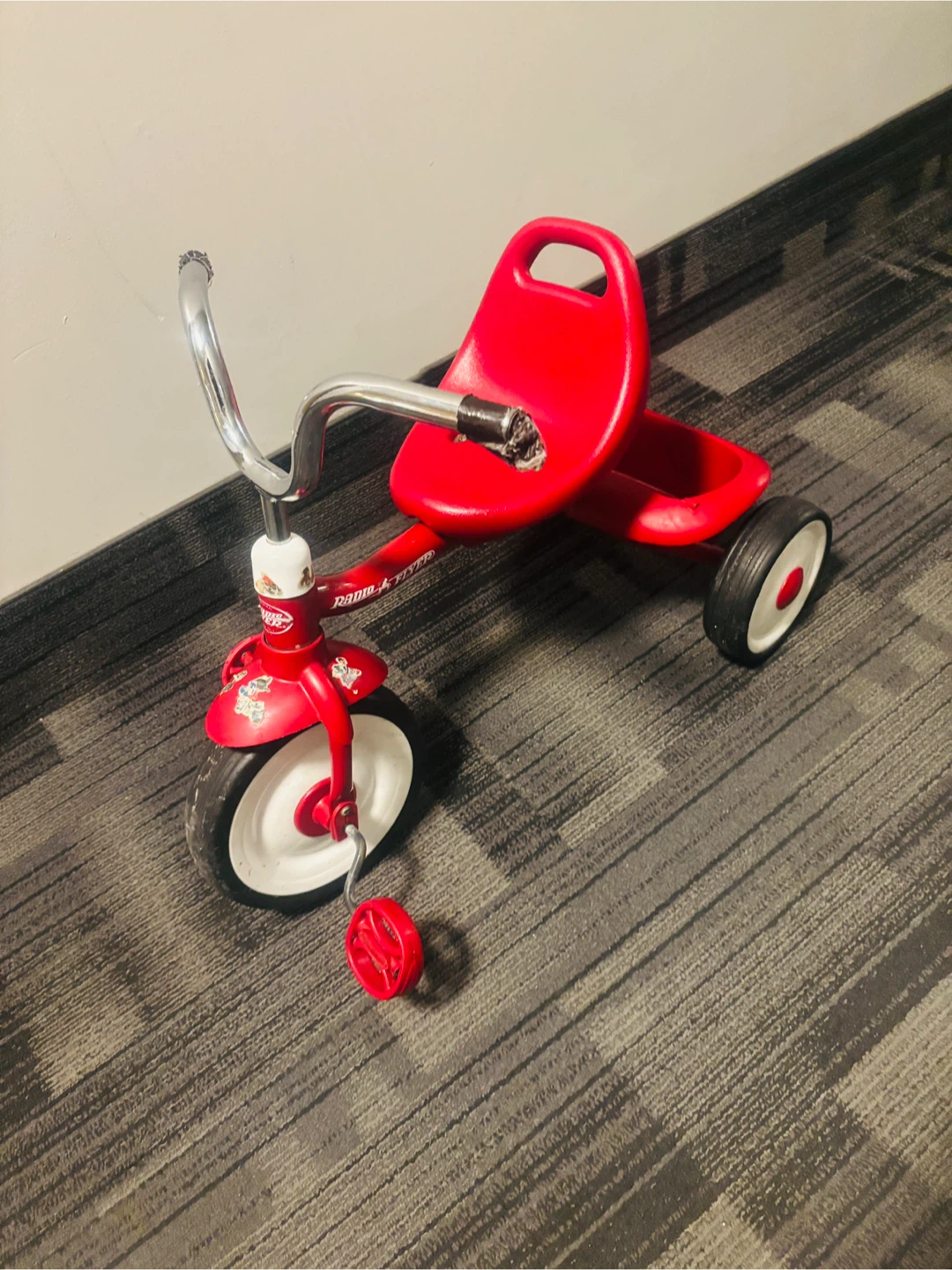 Radio Flyer Red Tricycle with Storage Bin - photo 3