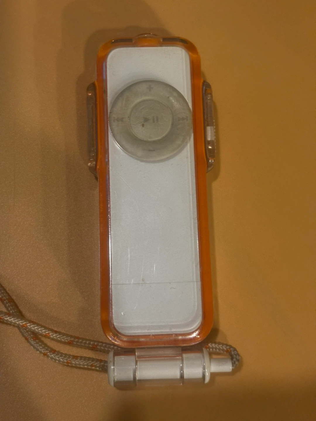 Apple iPod Shuffle 2nd Gen (Orange) with Accessories - photo 2