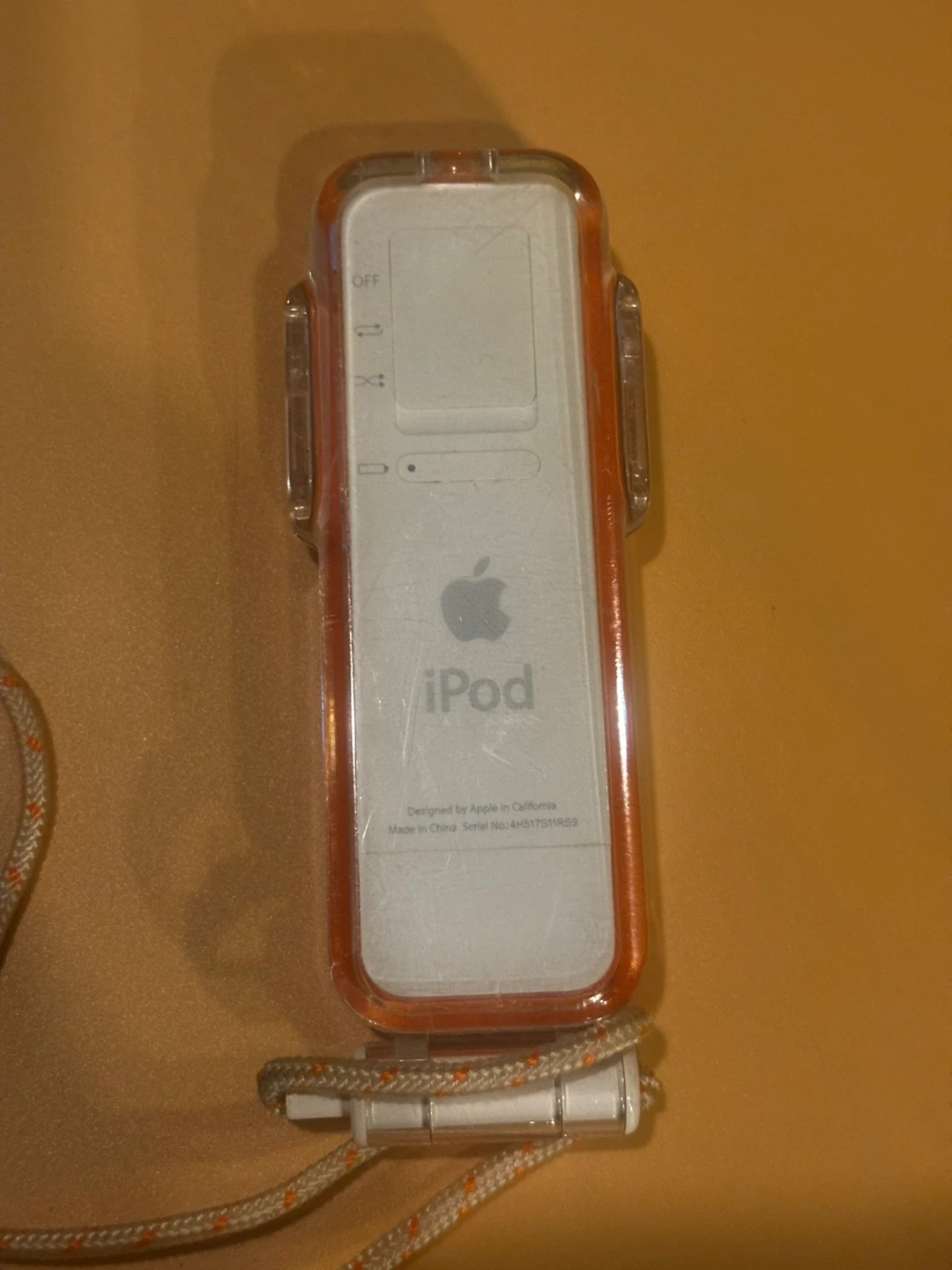 Apple iPod Shuffle 2nd Gen (Orange) with Accessories - photo 4
