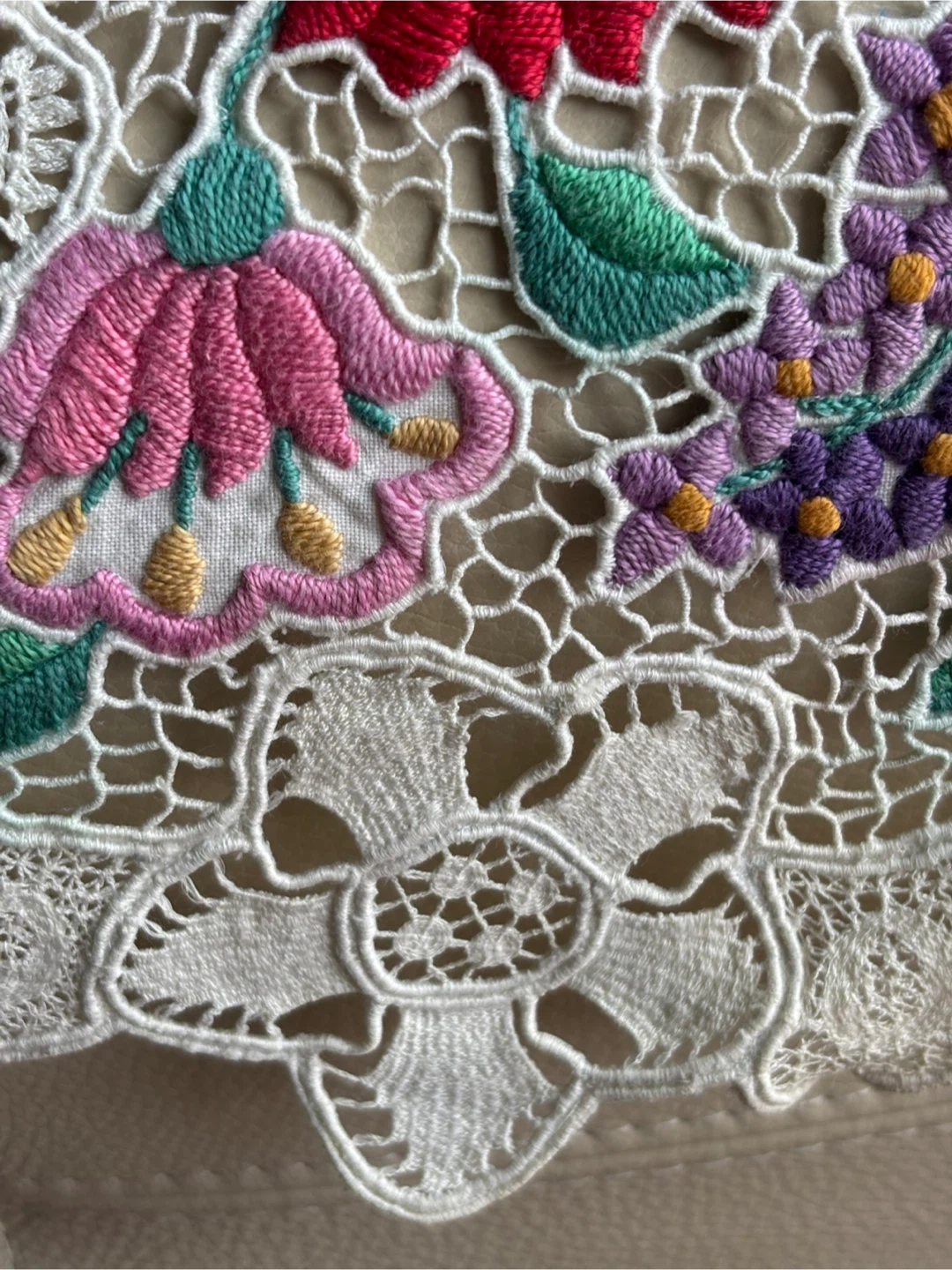 Embroidered Floral Doily Table centre piece - photo 3