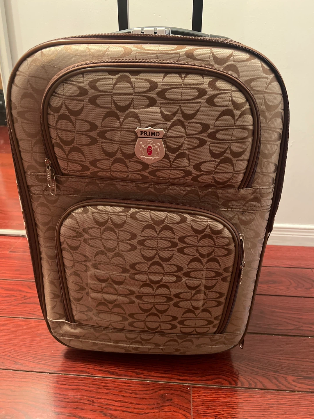 Primo Rolling Luggage Suitcase🥕🥕