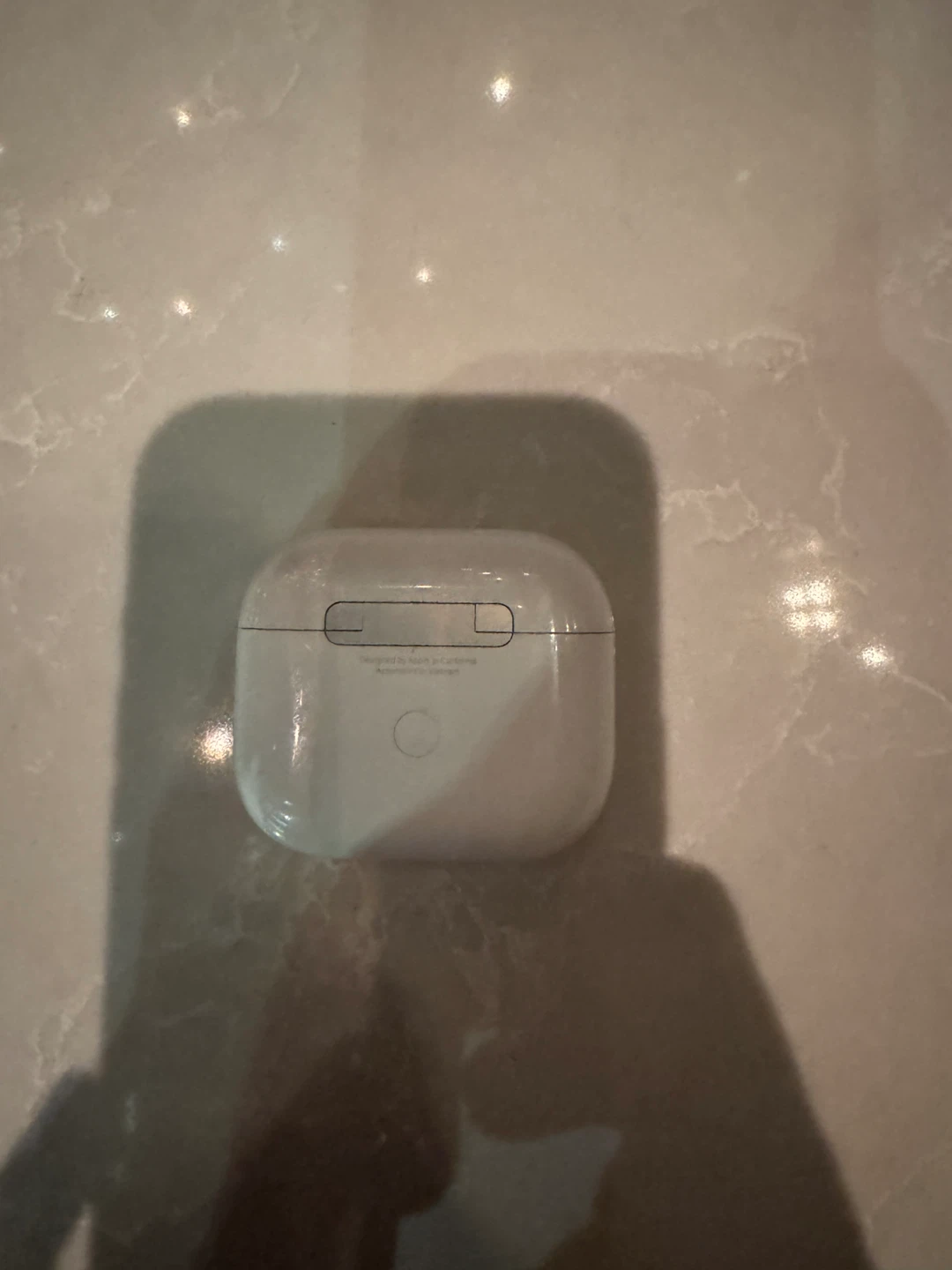 Apple AirPods Pro (2nd Generation) Charging Case - photo 2