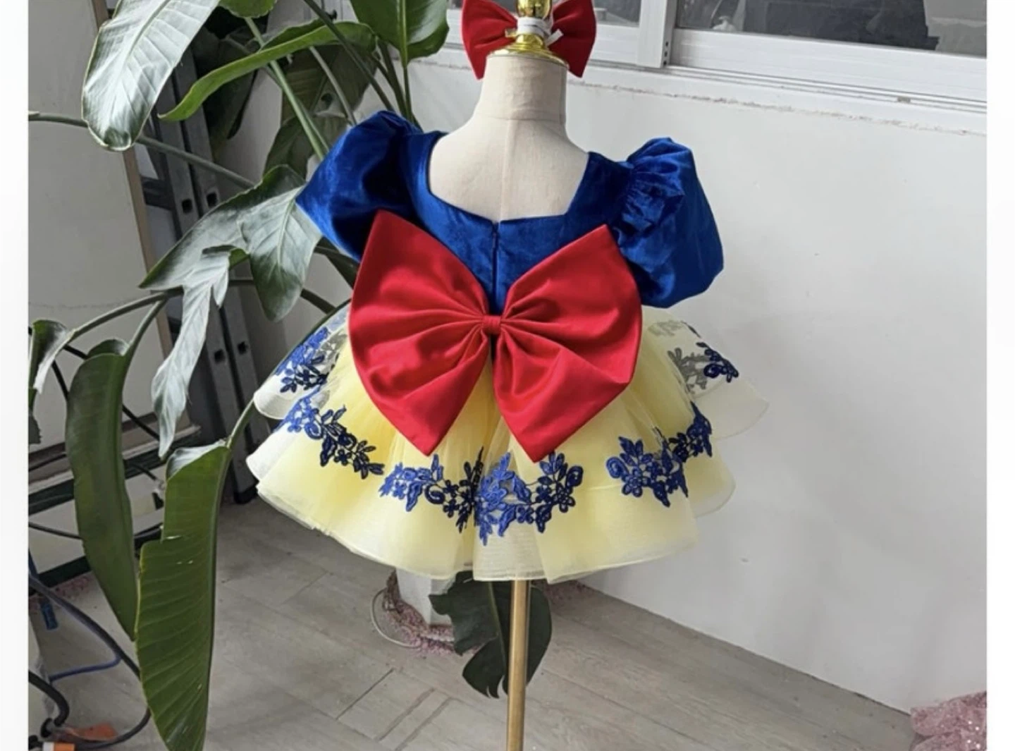 Girls Snow White Inspired Princess Dress - photo 2