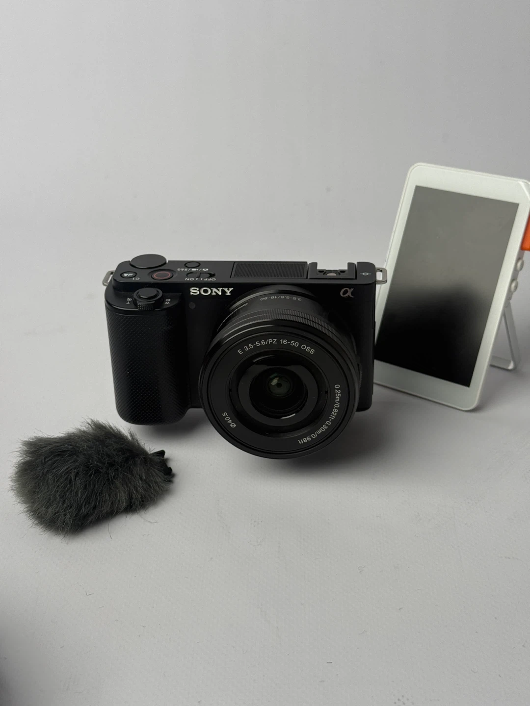 Sony ZV-E10 Mirrorless Camera with 16-50mm Lens