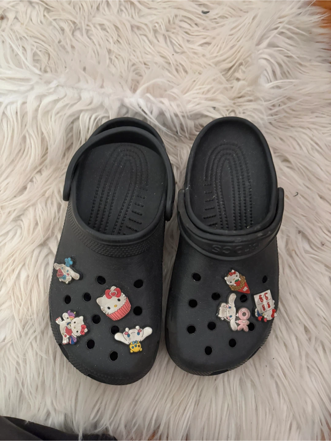 Black Crocs with Charms - photo 3