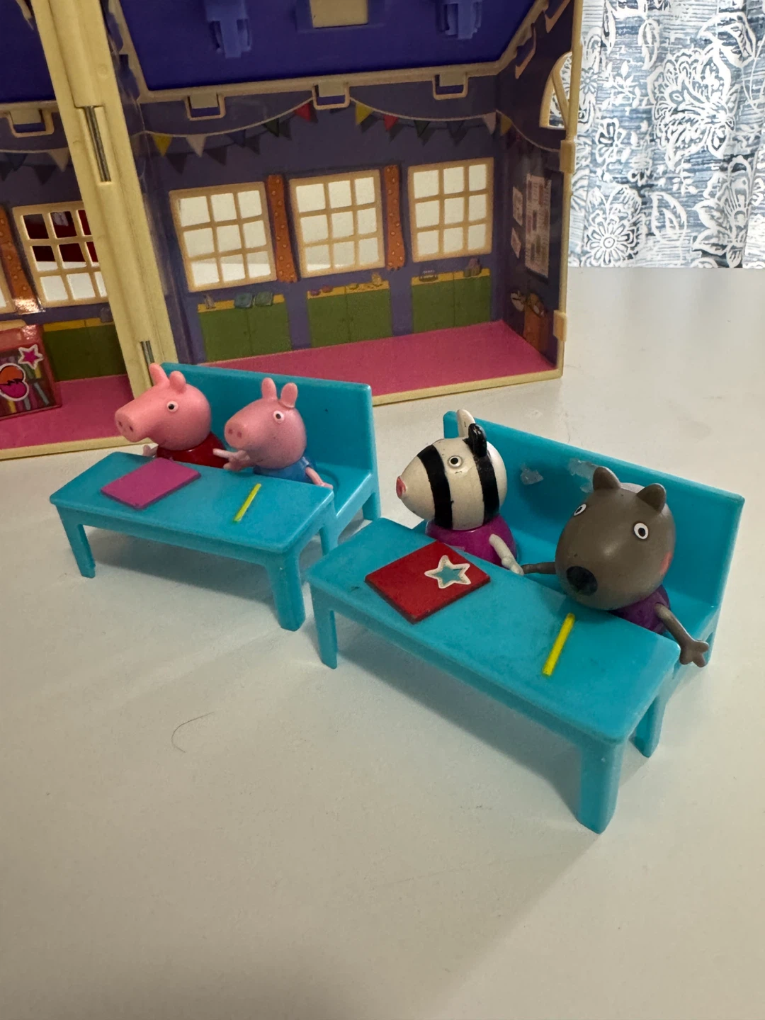 Peppa Pig Schoolhouse Playset with Figures - photo 2