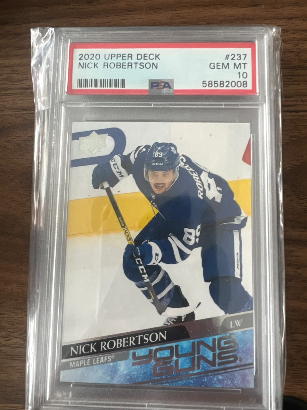2020 Upper Deck Nick Robertson Young Guns PSA 10 Hockey Card