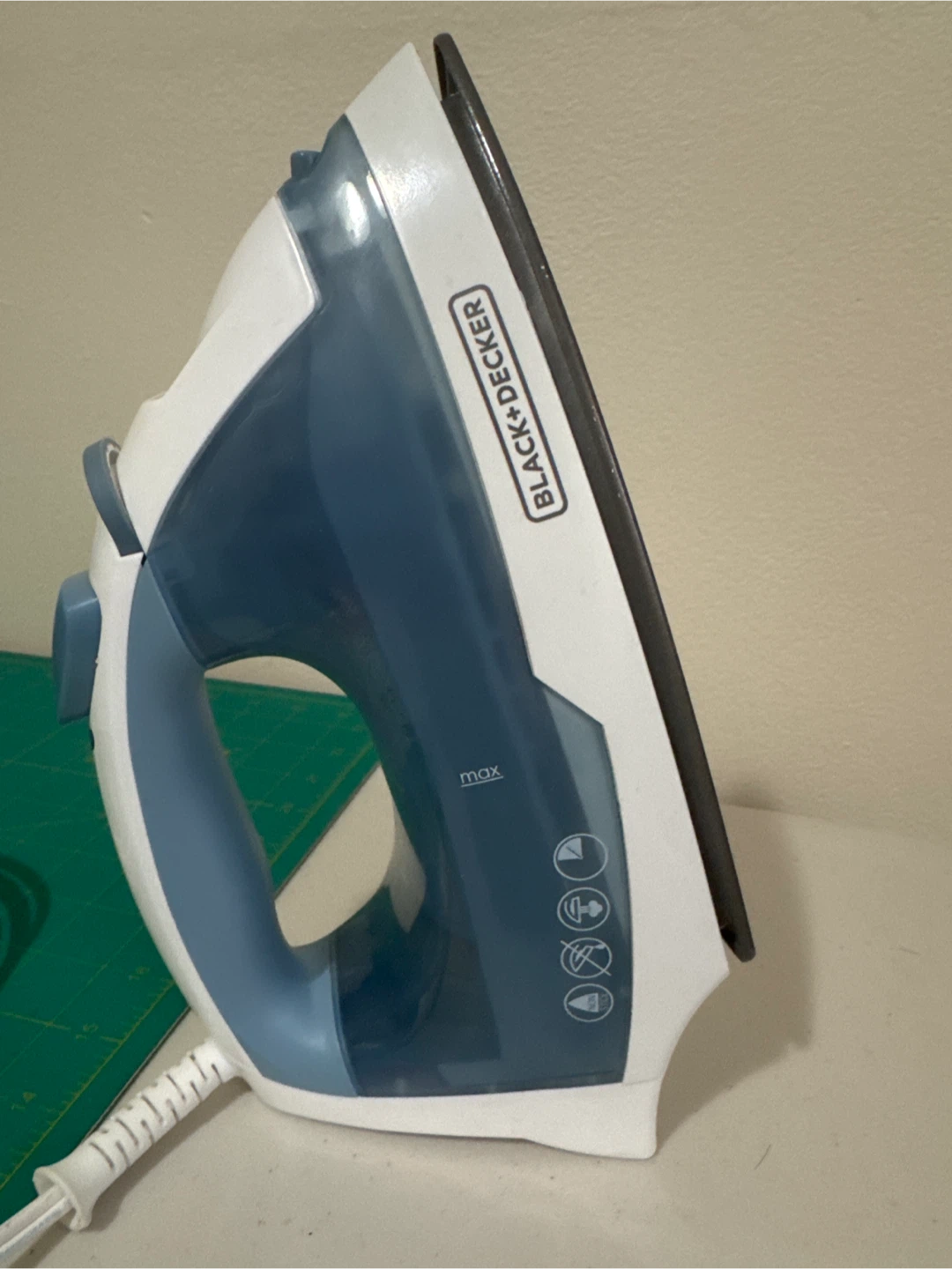 Black+Decker Iron - photo 3