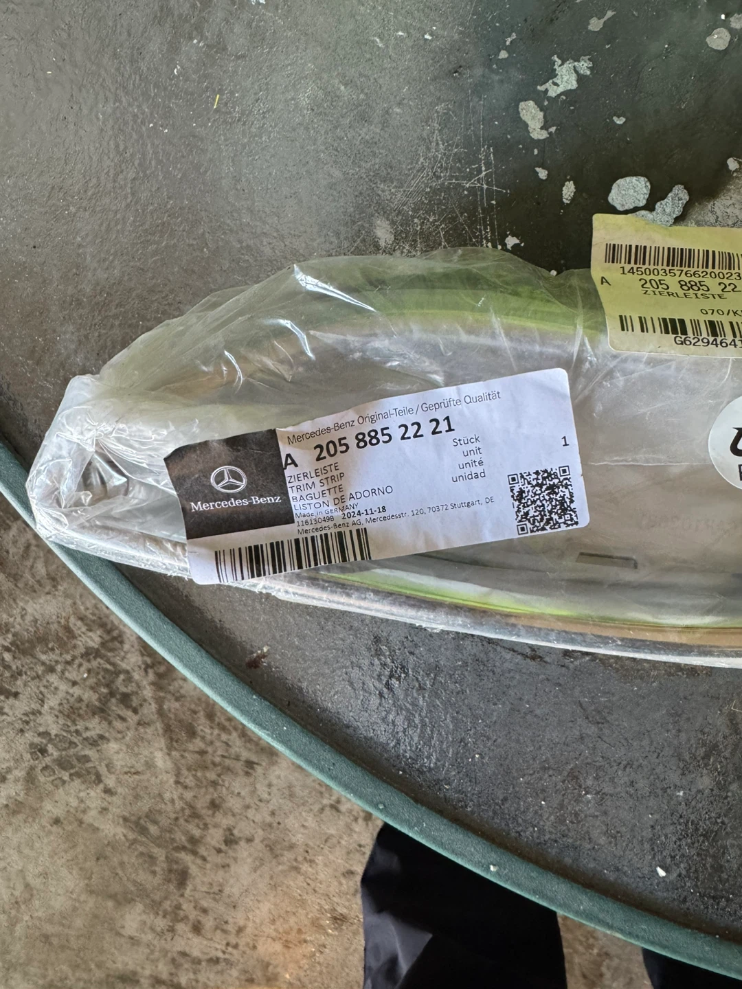 Mercedes c class exhaust bumper piece