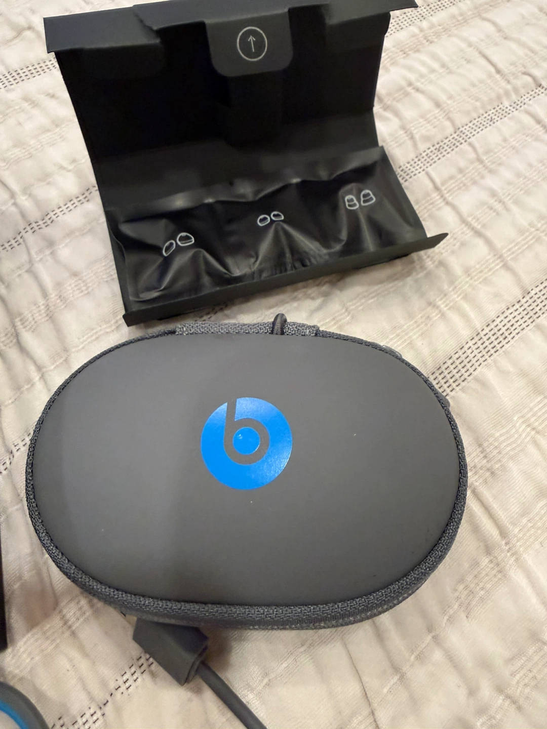 Beats Powerbeats2 Wireless Earbuds with Case and Box - photo 3