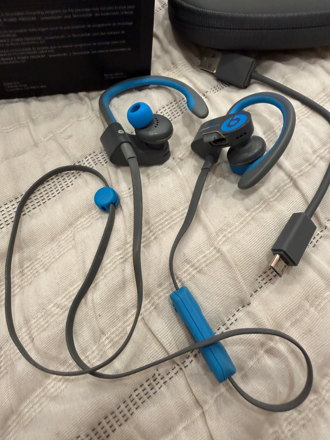 Beats Powerbeats2 Wireless Earbuds with Case and Box - photo 2