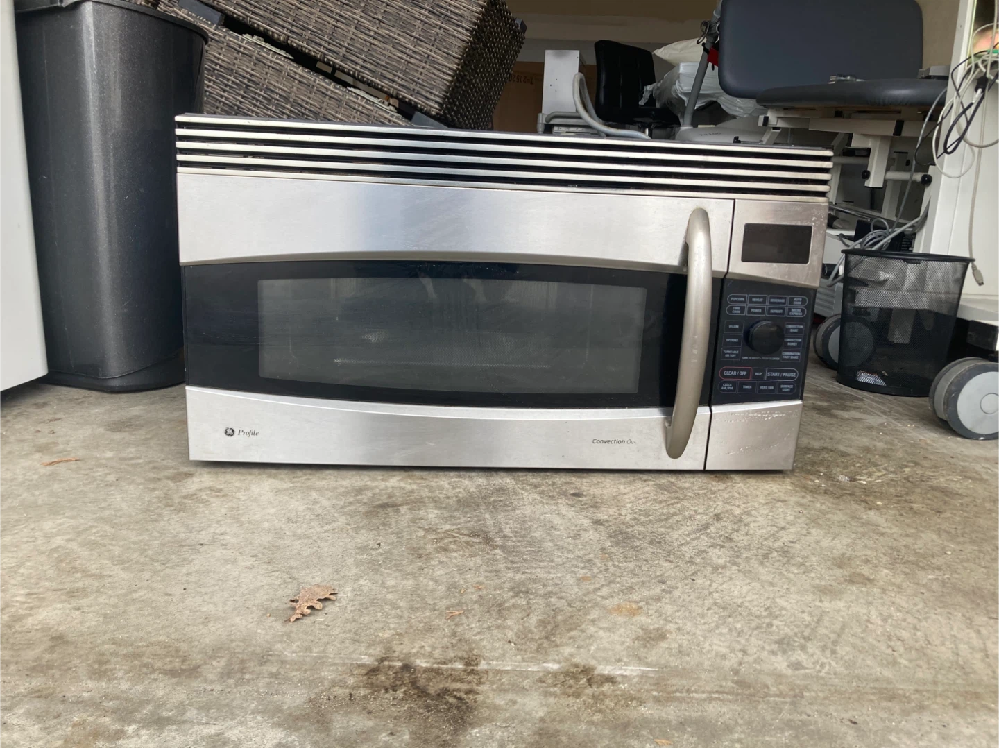 GE Profile Convection Microwave Oven - photo 3