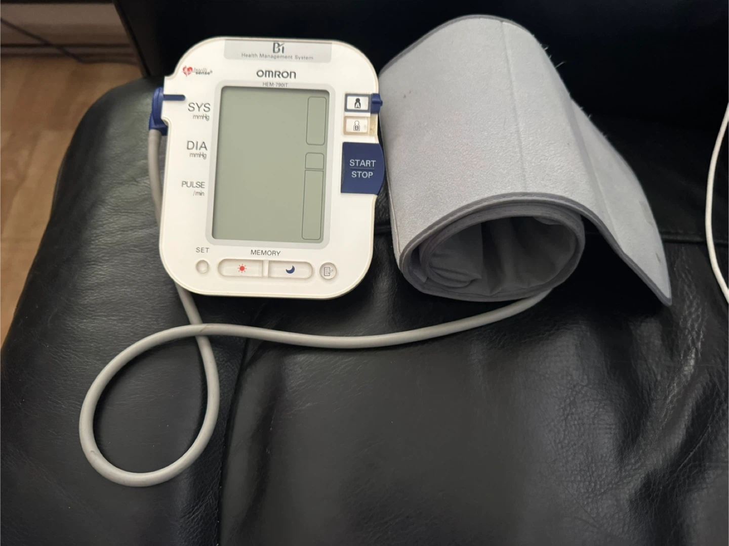 Omron HEM-790IT Automatic Blood Pressure Monitor