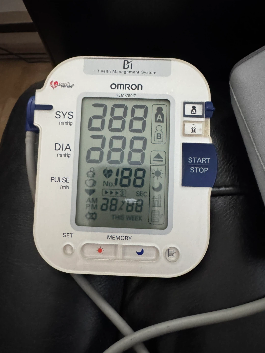 Omron HEM-790IT Automatic Blood Pressure Monitor - photo 4