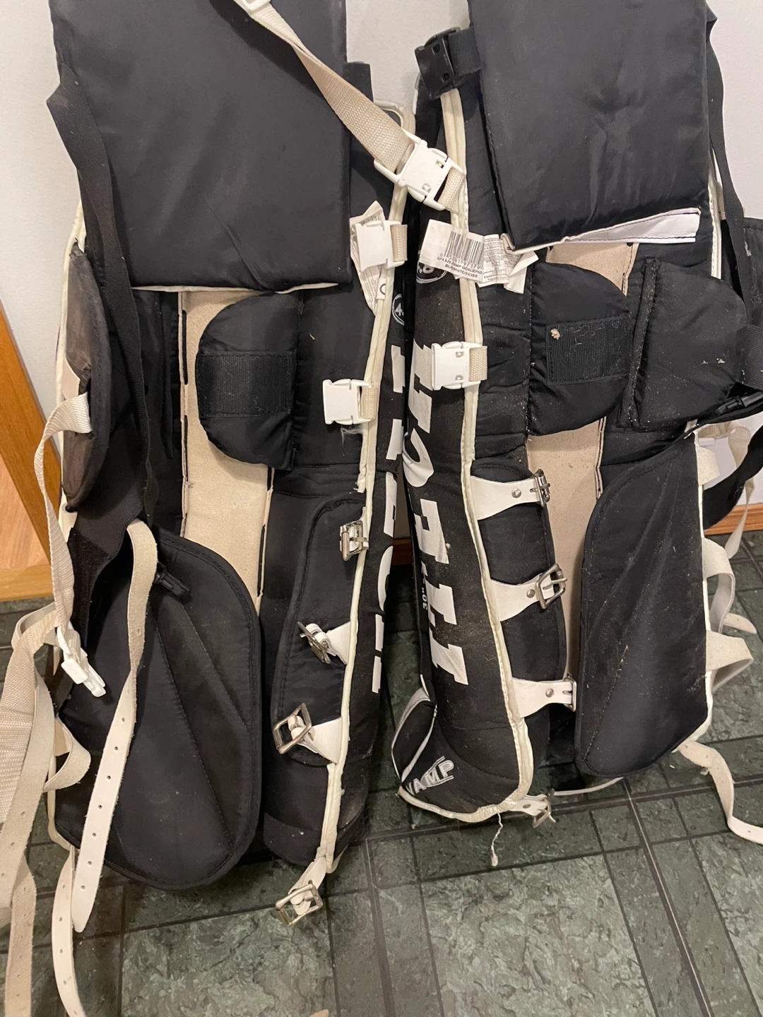 iTech VAMP Goalie Leg Pads & Sher-Wood Goalie Chest Protector - photo 4