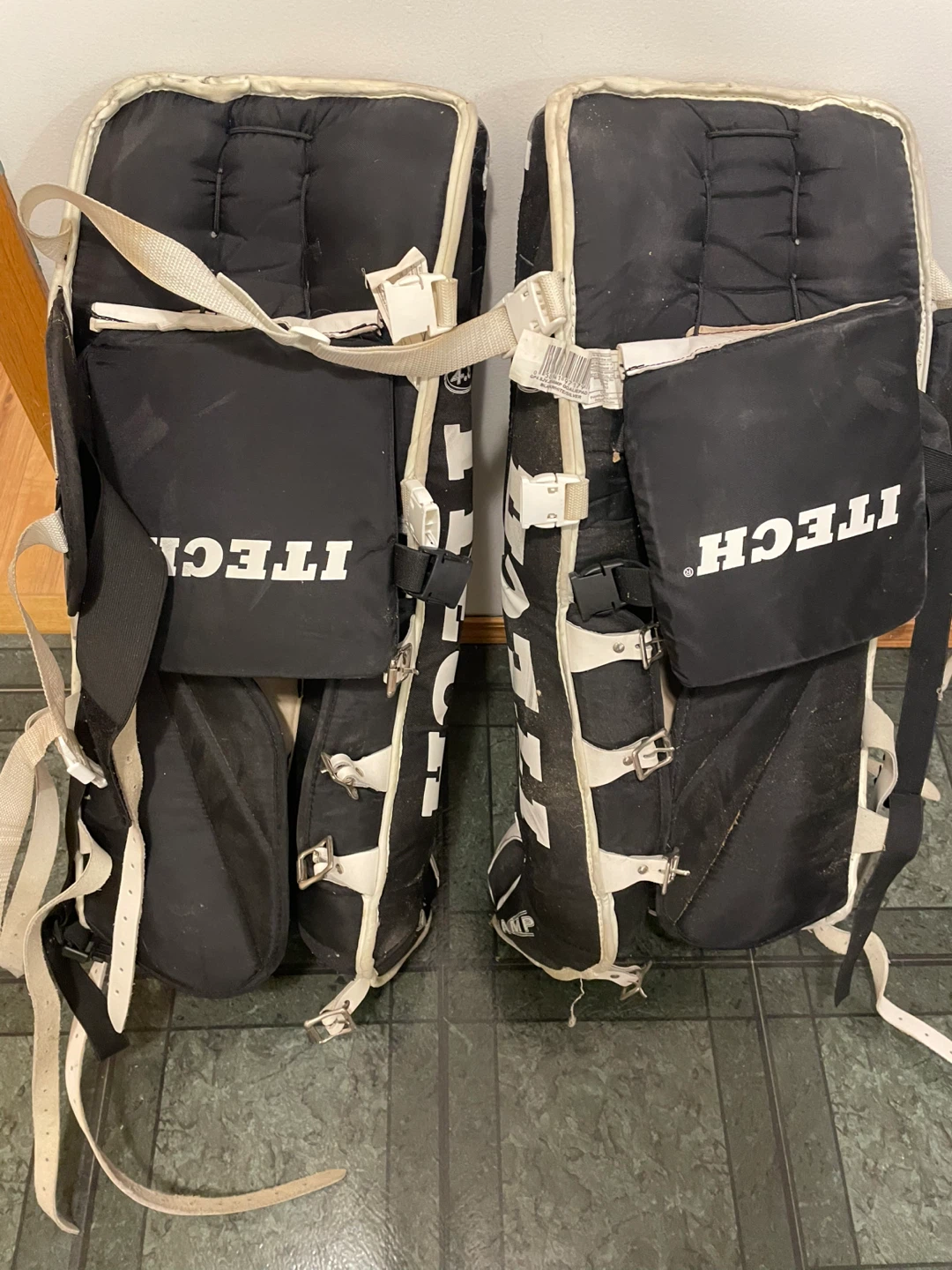 iTech VAMP Goalie Leg Pads & Sher-Wood Goalie Chest Protector - photo 3