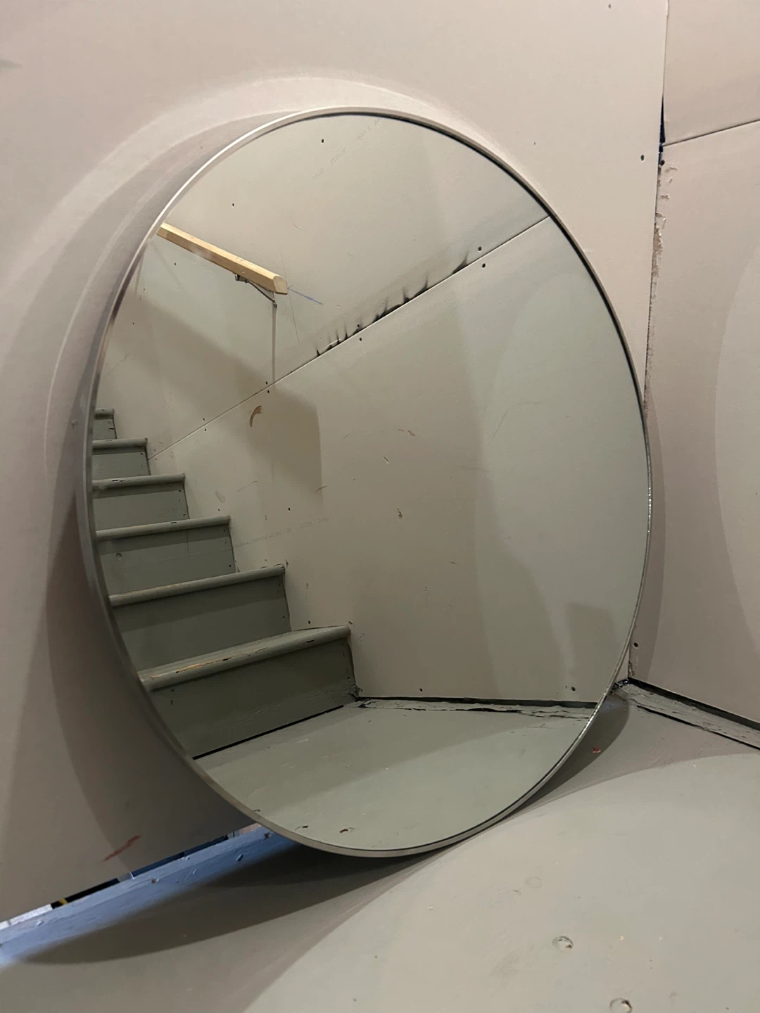 Round Wall Mirror – Metal Frame