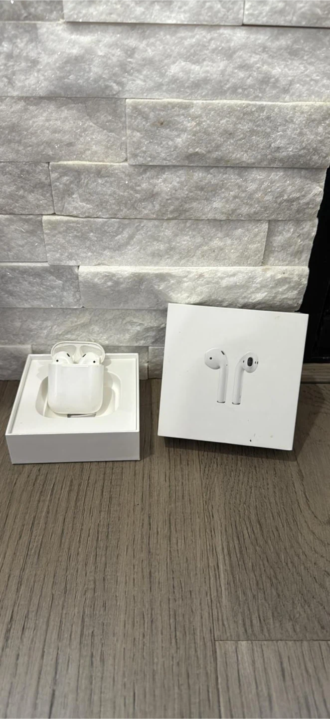 Apple AirPods 2nd Gen with Charging Case