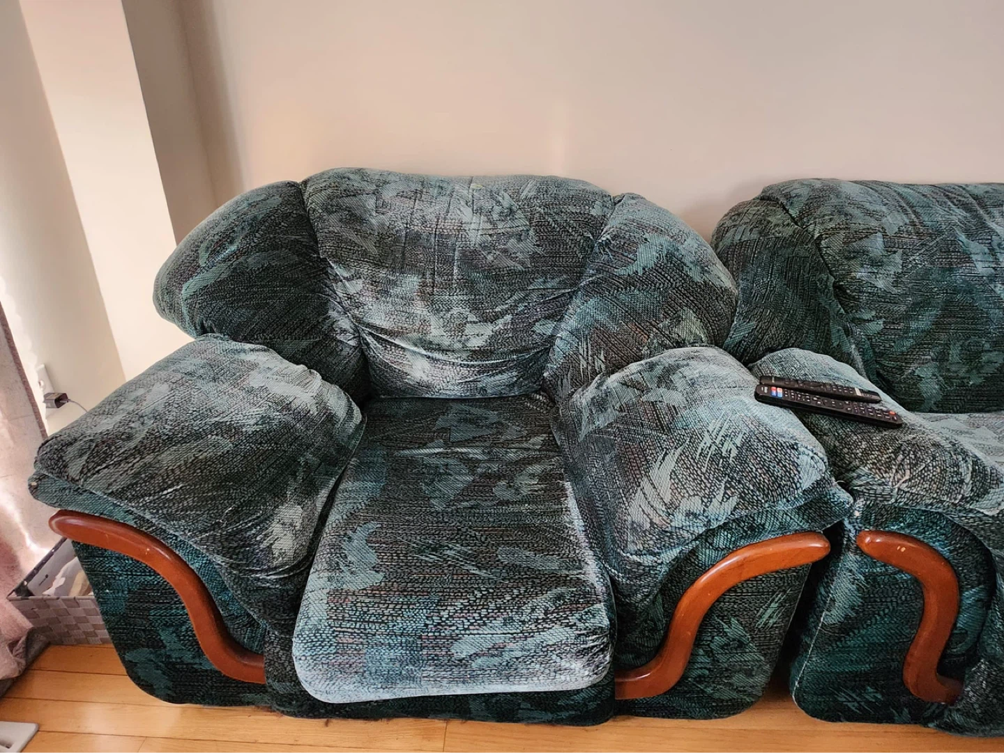 Free Teal Floral Pattern Sofa Set - photo 3
