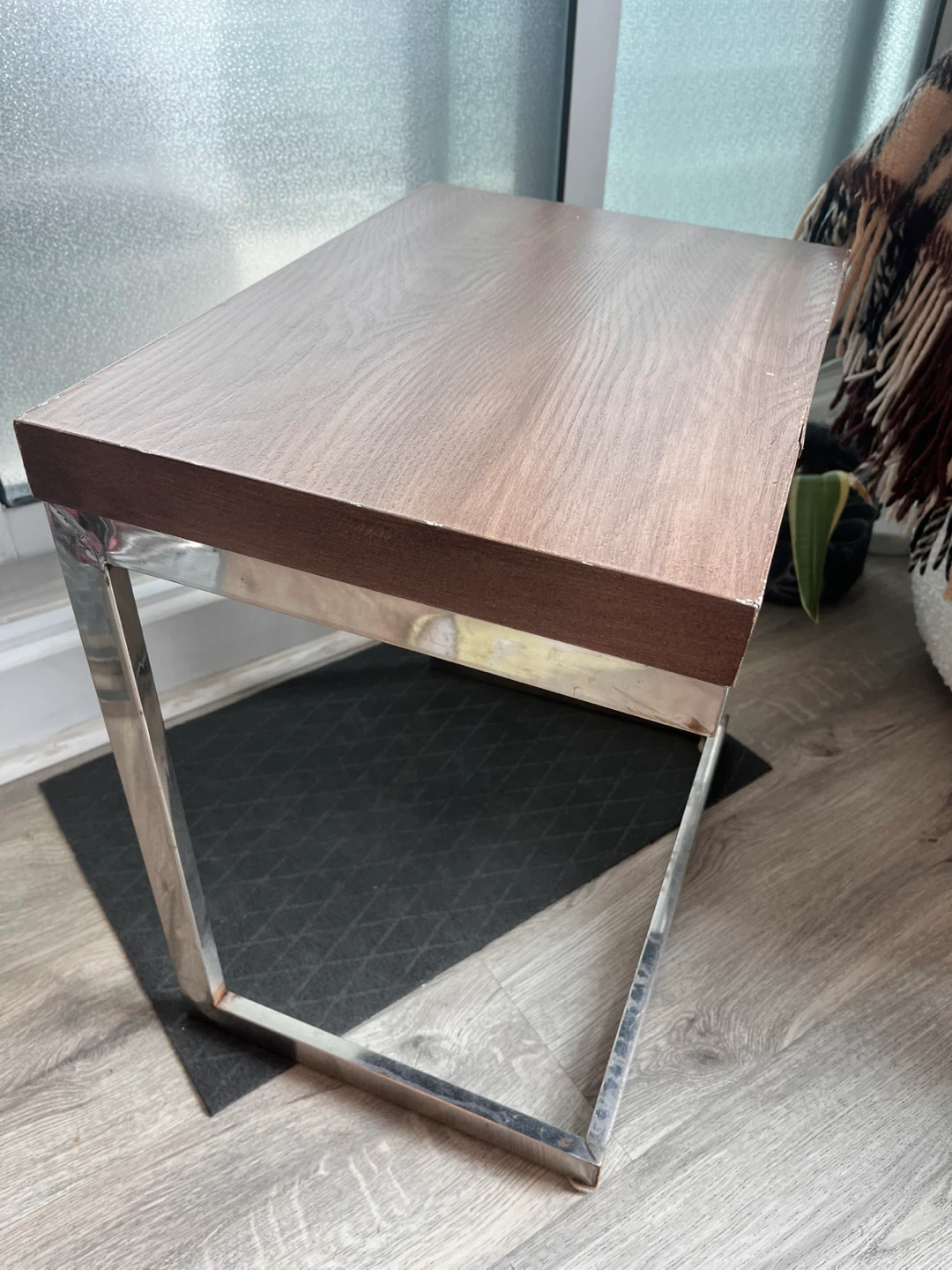 🥕 End Table with Wood-look Top and Metal Frame