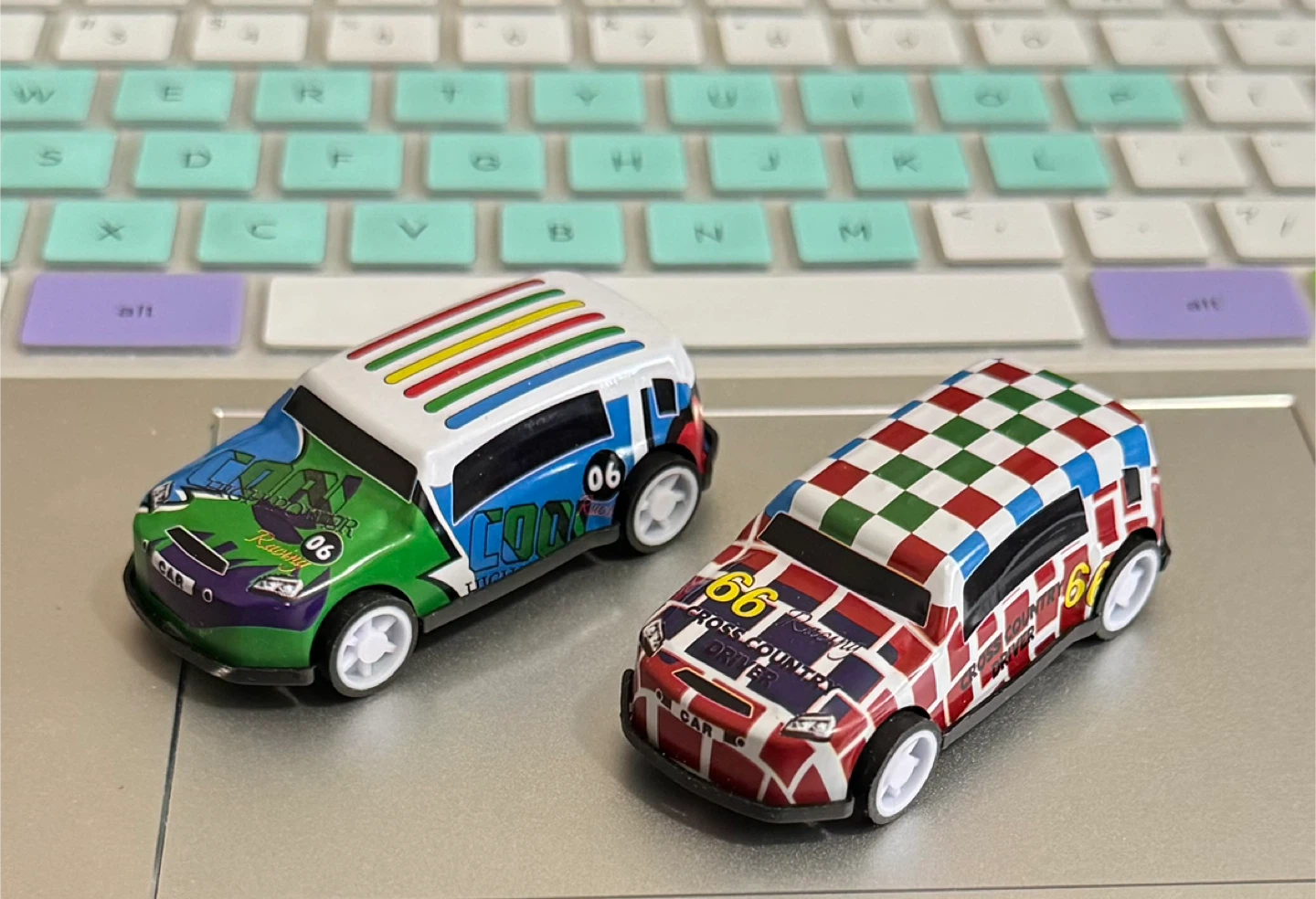Set of 2 Toy Cars - Racing Design FREE 🥕