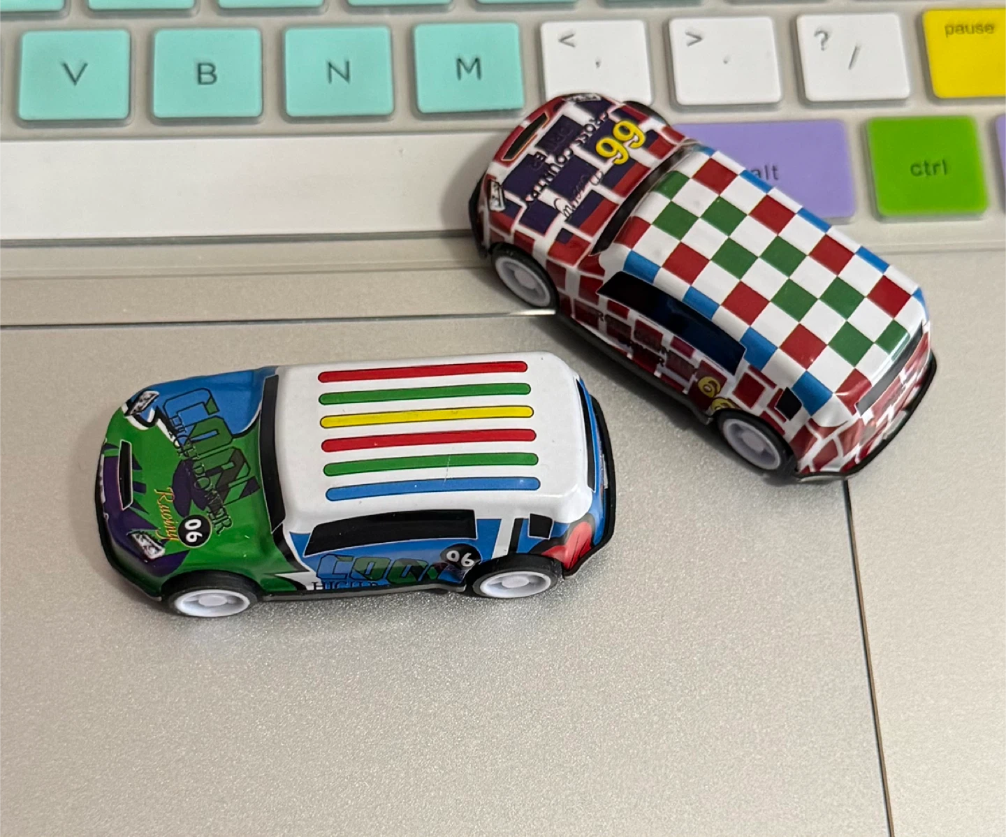 Set of 2 Toy Cars - Racing Design FREE 🥕 - photo 2