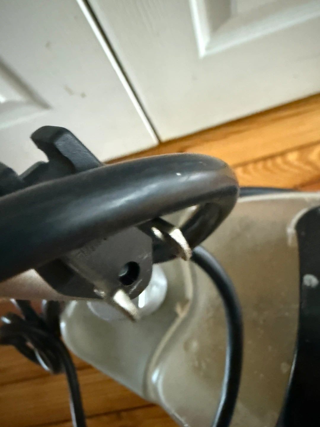 MOVING OUT SALE - Steamer for Clothes - photo 2
