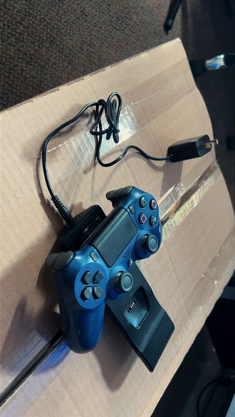 Dual Controller Charging Dock for PlayStation 4 - photo 2