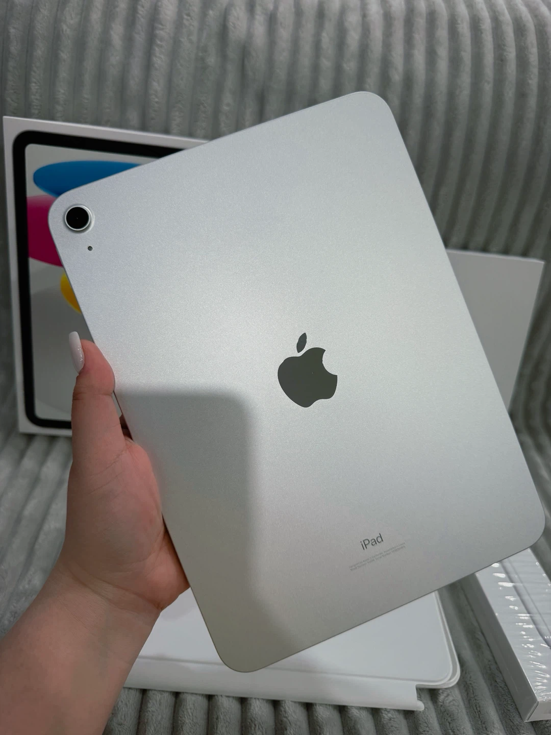 📱 iPad 10th Gen 256GB Bundle – Like New! - photo 5